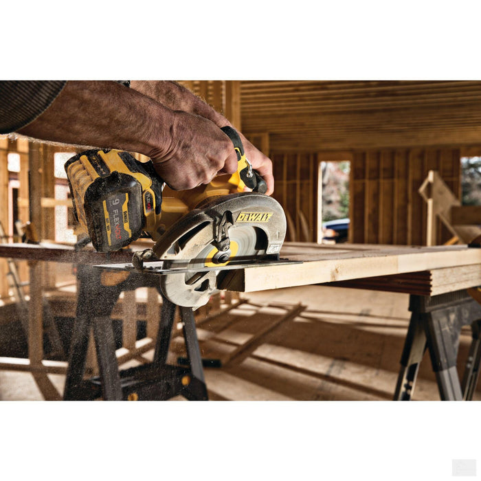 Dewalt FLEXVOLT® 60V MAX* Brushless 7-1/4 in. Cordless Circular Saw with Brake (Tool Only) {DCS578B}
