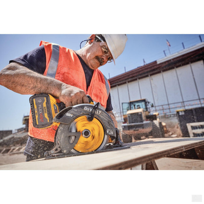 Dewalt FLEXVOLT® 60V MAX* Brushless 7-1/4 in. Cordless Circular Saw with Brake Kit (DCS578X1)