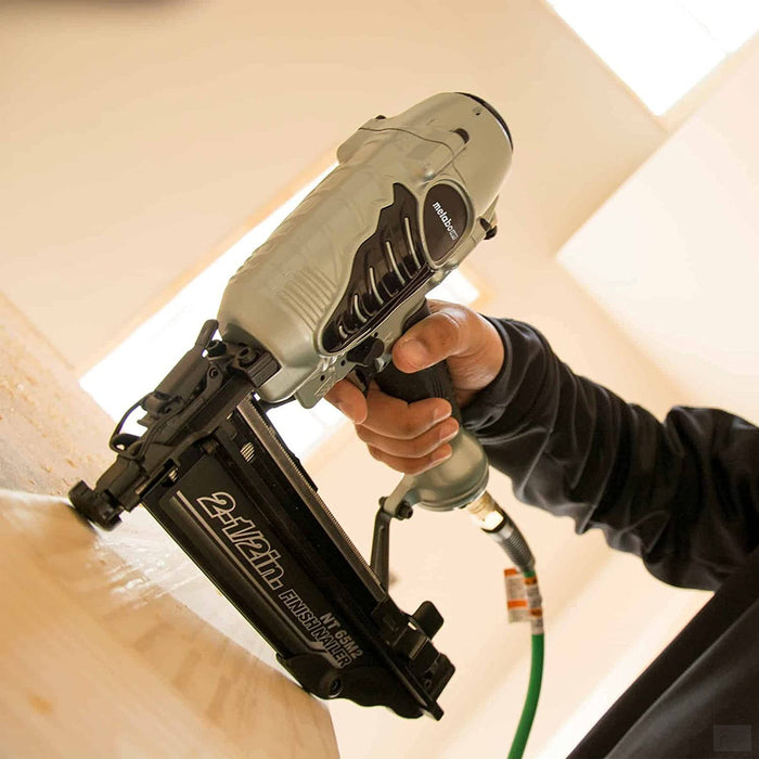 METABO 2-1/2" 16-Gauge Finish Nailer with Air Duster [NT65M2S]
