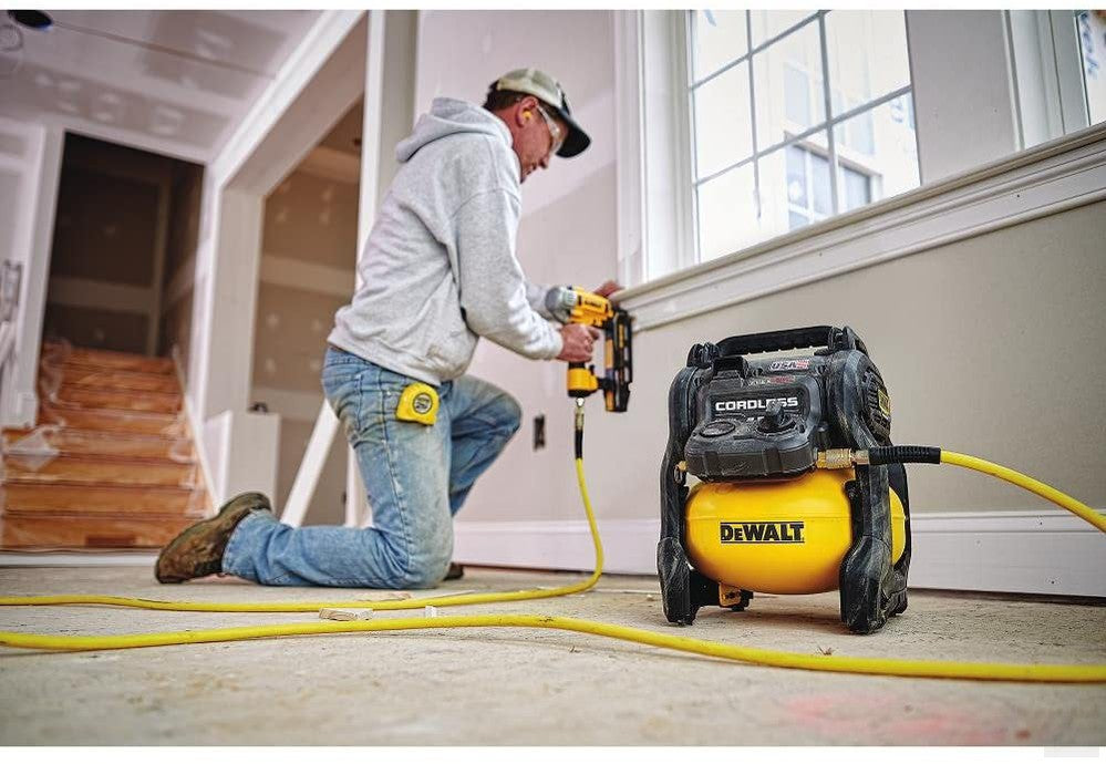 DEWALT 60V MAX* FLEXVOLT® 2.5 Gallon Cordless Air Compressor Kit [DCC2560T1]