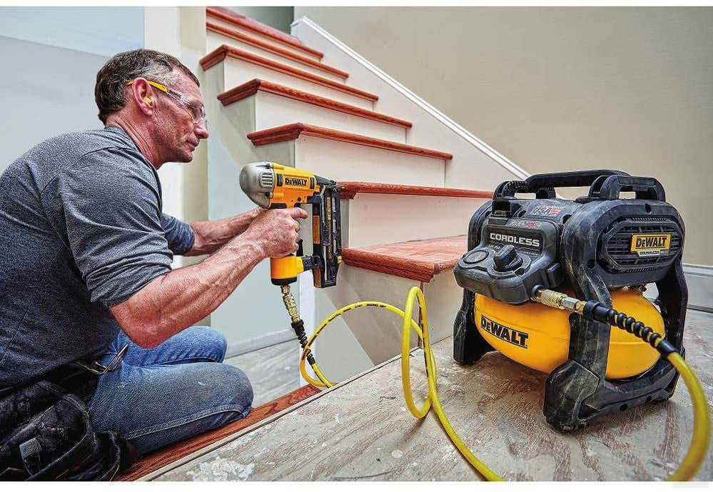 DEWALT 60V MAX* FLEXVOLT® 2.5 Gallon Cordless Air Compressor Kit [DCC2560T1]