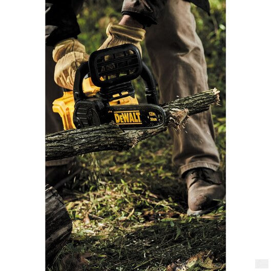 DEWALT 20V MAX* Compact Cordless Chainsaw Kit [DCCS620P1]