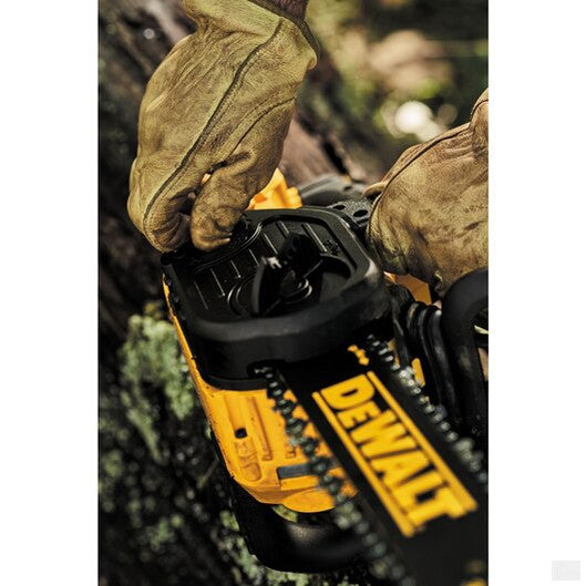 DEWALT 20V MAX* Compact Cordless Chainsaw Kit [DCCS620P1]