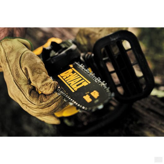 DEWALT 20V MAX* Compact Cordless Chainsaw Kit [DCCS620P1]