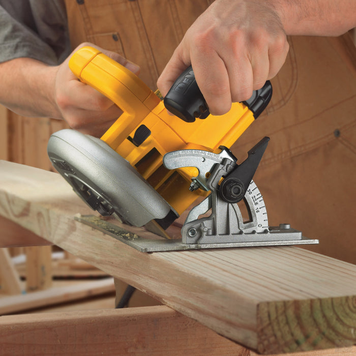 DEWALT 7-1/4" Light Weight Circular Saw [DWE575]