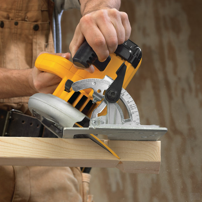 DEWALT 7-1/4" Light Weight Circular Saw [DWE575]