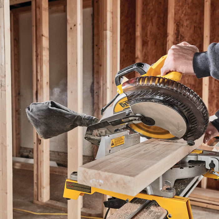DEWALT 15 AMP 10 IN. Electric Single-Bevel Compound Miter Saw [DWS713]