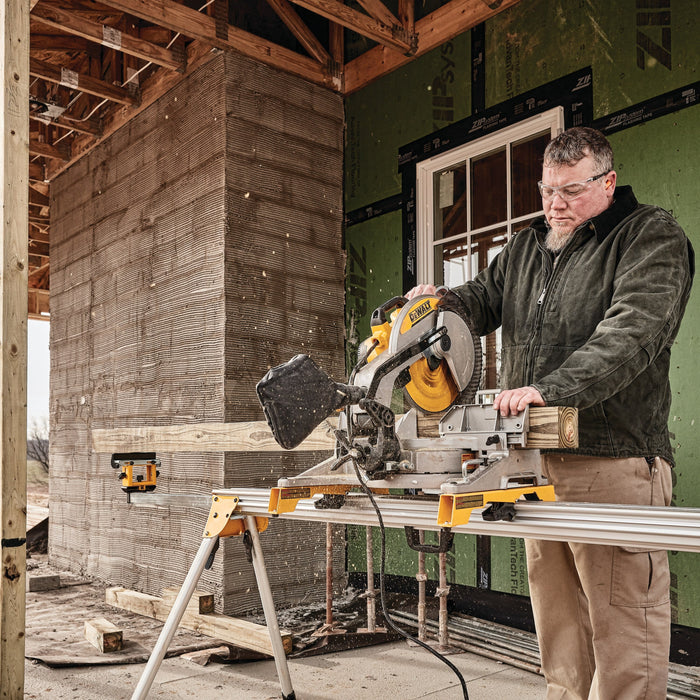 DEWALT 15 AMP 12 IN. Single-Bevel Compound Miter Saw [DWS715]